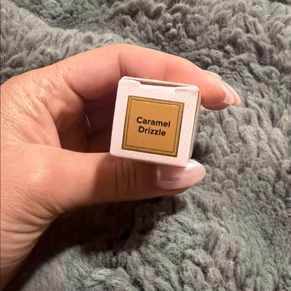 TOO FACED Born This Way Ethereal Light Illuminating Smoothing Concealer - Picture 8 of 9